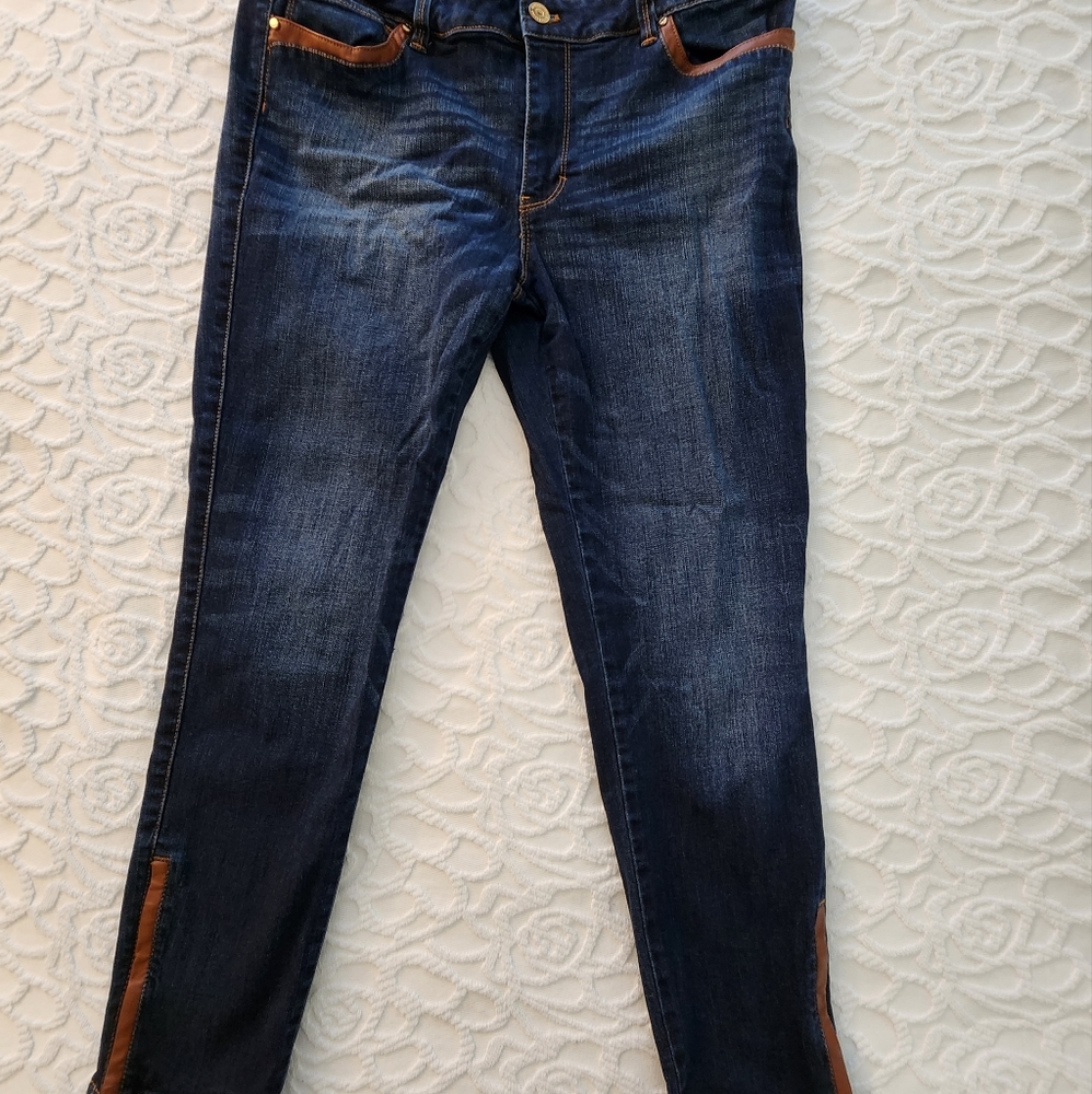 EUC WHBM Skimmer Sz 12 Capris